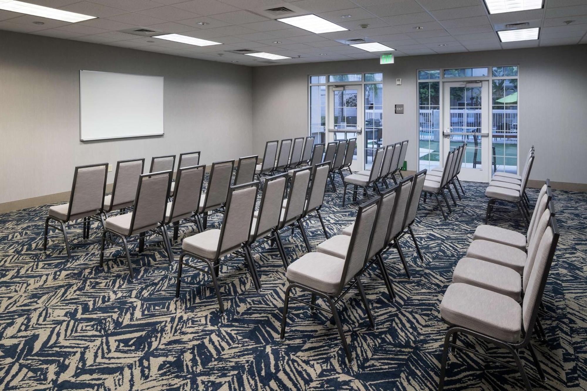 Homewood Suites By Hilton Fresno Airport/Кловис Экстерьер фото